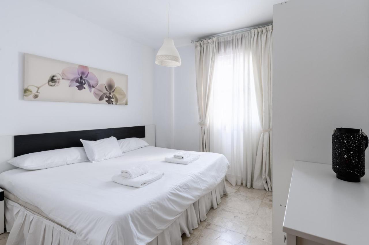 Holi-Rent Procurador Appartement Sevilla Buitenkant foto