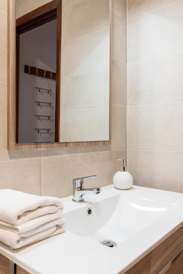 Holi-Rent Procurador Appartement Sevilla Buitenkant foto